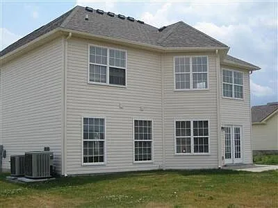 4 bed, 3.5 bath, 2652 sqft, $2,300 — Photo 4