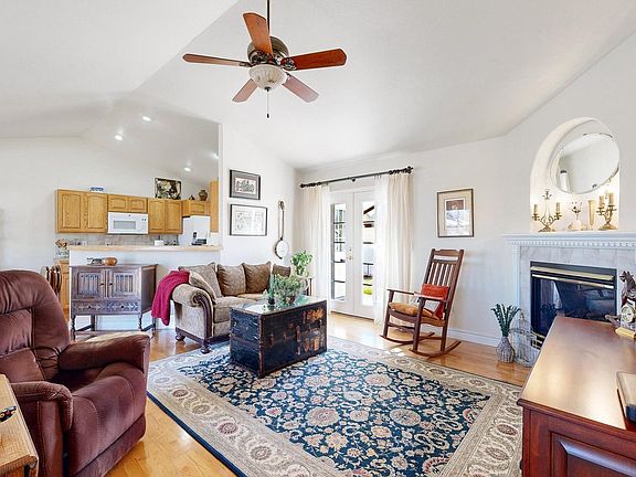 4th image of 109 E Michigan Ave