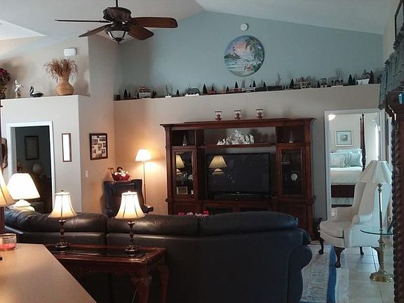 5th image of 6108 N Rosewood Dr