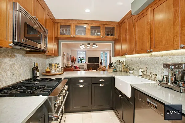 Sold by Bond New York | media 32