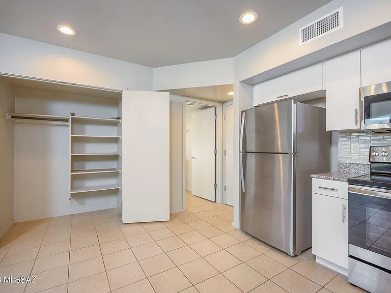 848 E Park Modern Dr — Photo 6