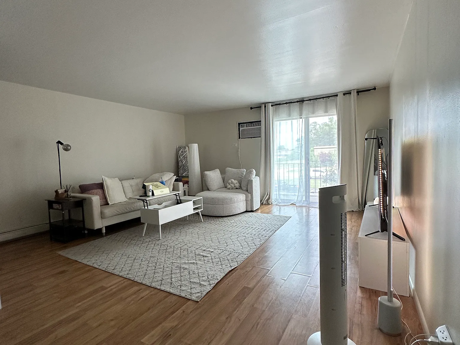 1 bed, 900 sqft, $1,700 — Photo 3