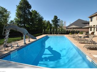 17344 Creekside Cir, North Royalton, OH 44133