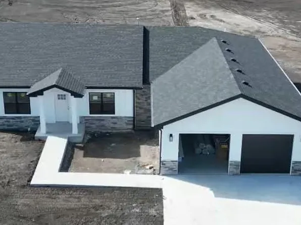 1005 George Ct, Effingham, KS 66023