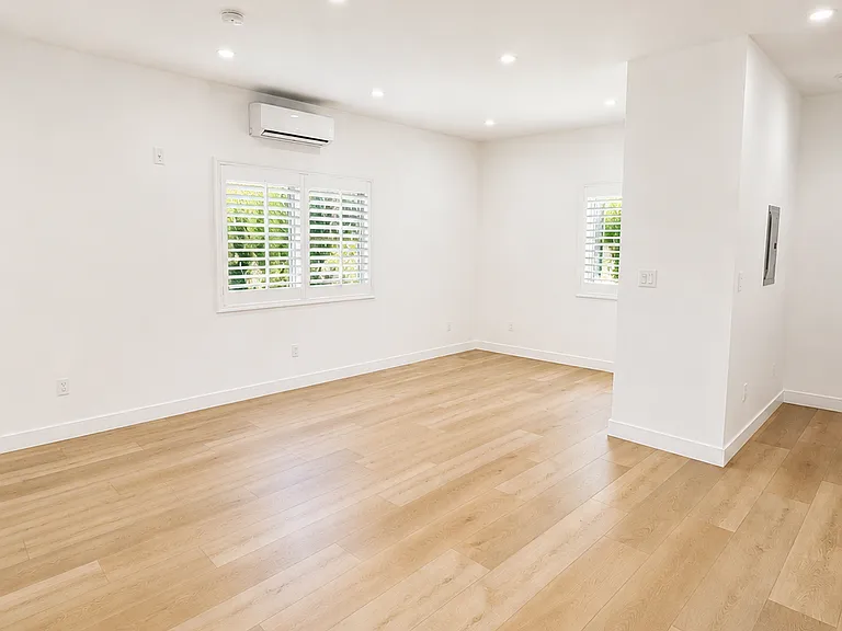 20730 Stagg St — Photo 3