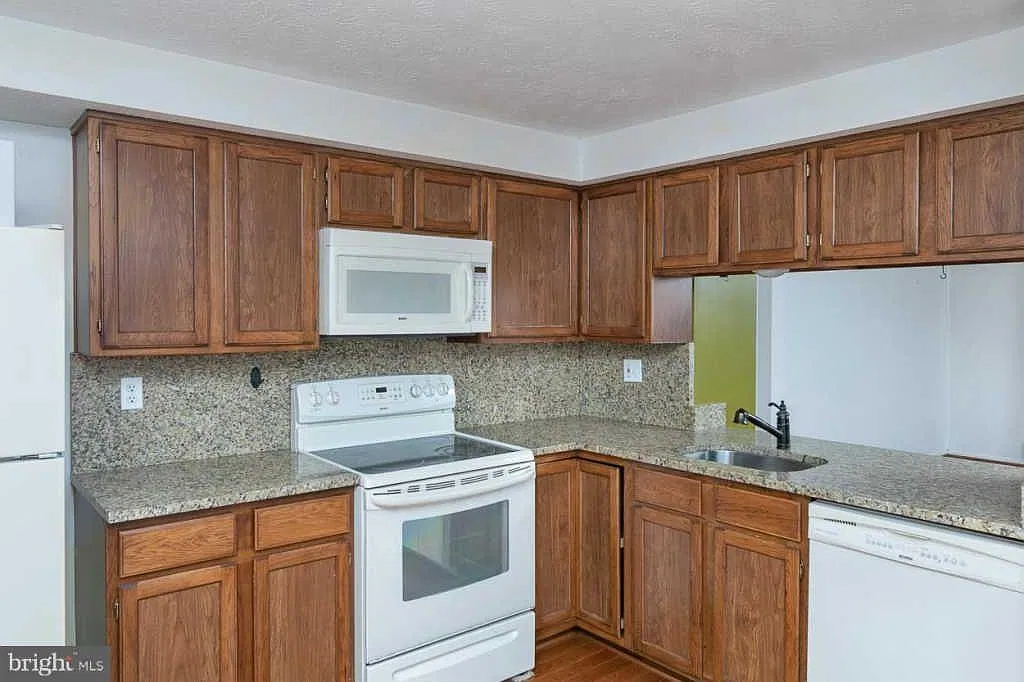 44 Shrewsbury Ct — Photo 4