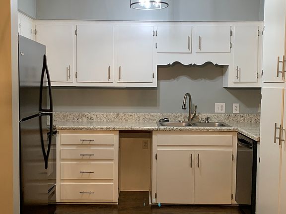 4th image of 44 White Oak St APT 8