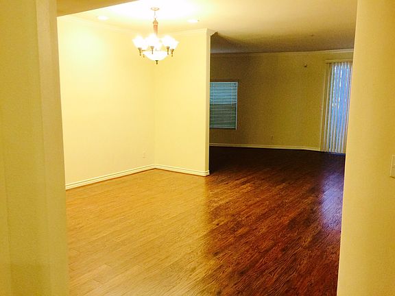 3rd image of 10715 Camarillo St Unit 106