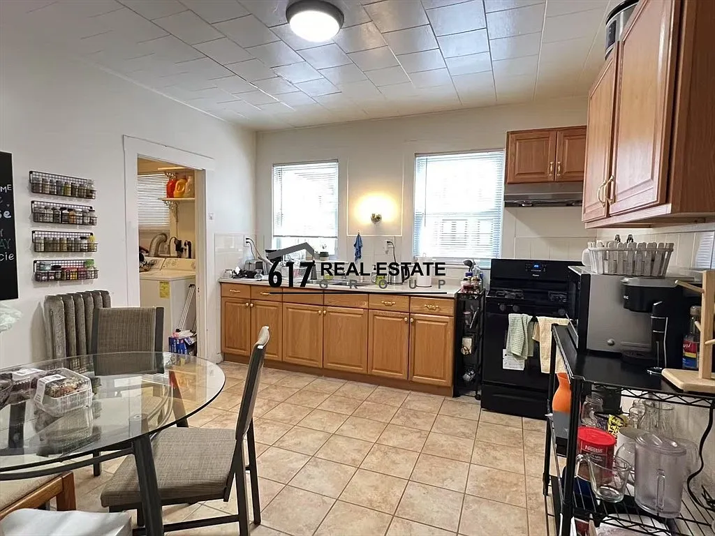 4 bed, 1600 sqft, $4,300 — Photo 2