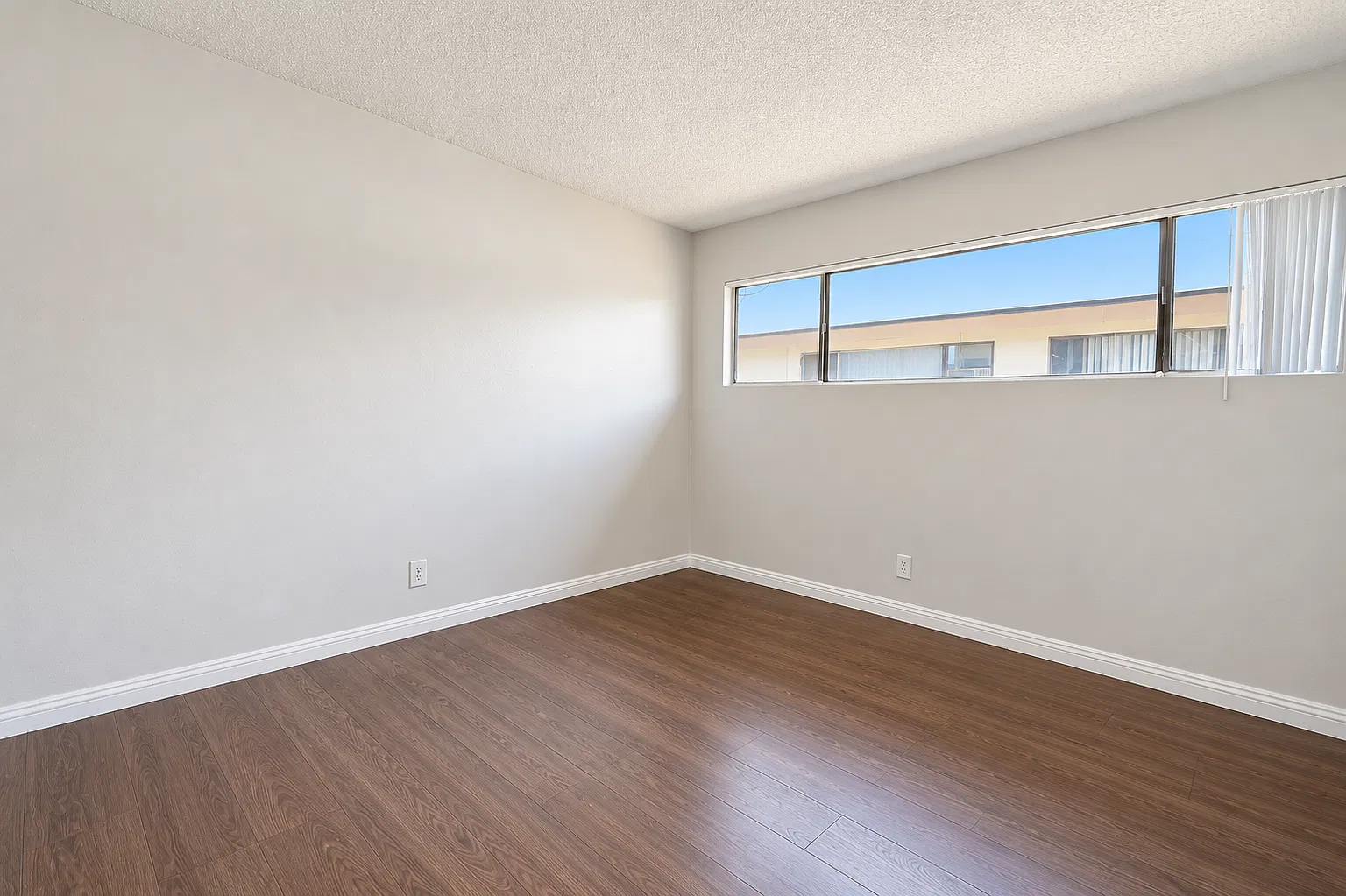 2 bed, 945 sqft, $1,995 — Photo 4