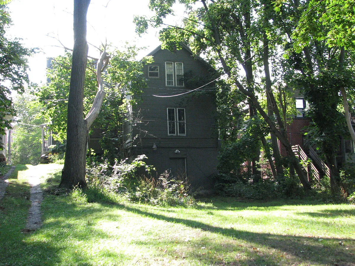 Building Photo - 422 N Huron St #2