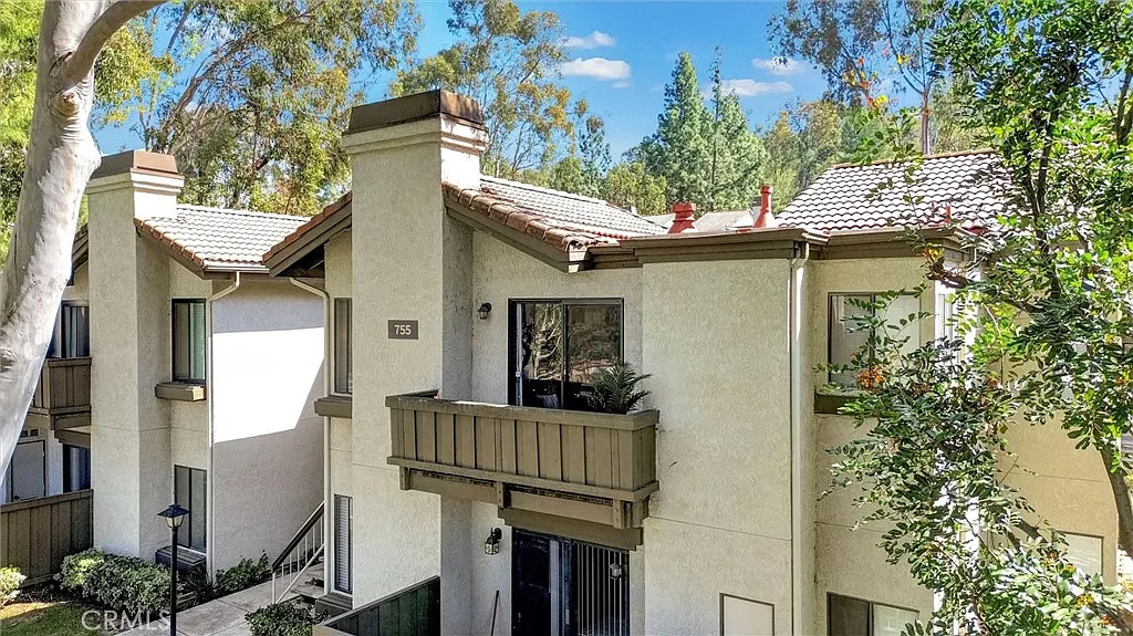 2 bed, 789 sqft, $2,700 — Photo 1