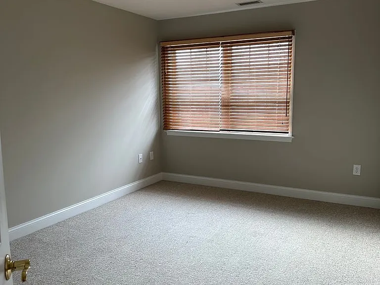 121 Oak Hill Ln — Photo 10