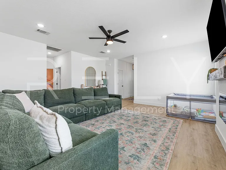 129 Seattle Slew Dr — Photo 15