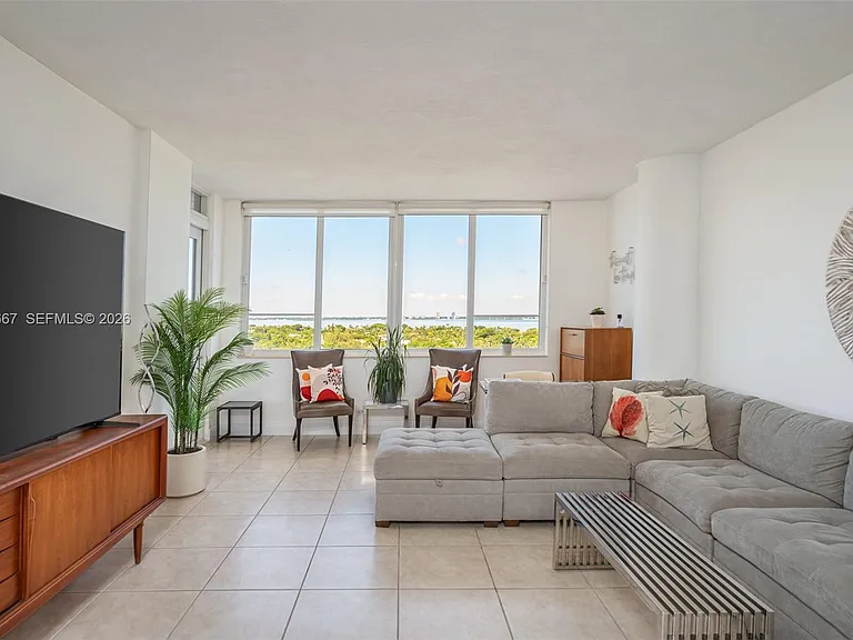 5005 Collins Ave #1506 — Photo 2
