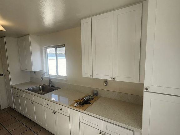 2nd image of 1943 Miramar St