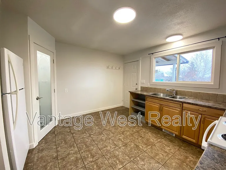 630 Belgo Rd #D — Photo 7