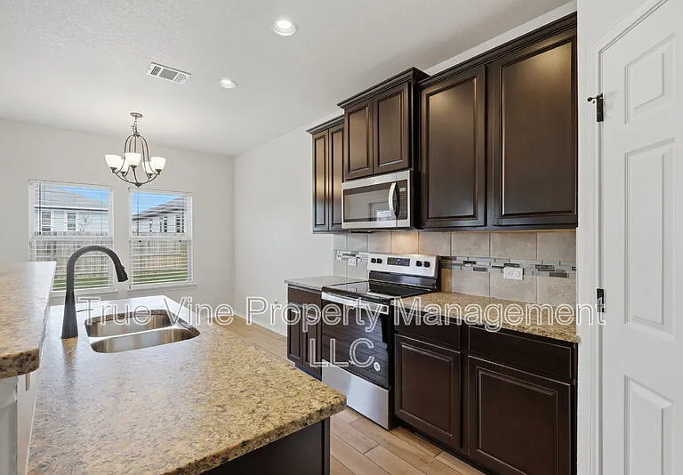 114 Katy Way — Photo 7