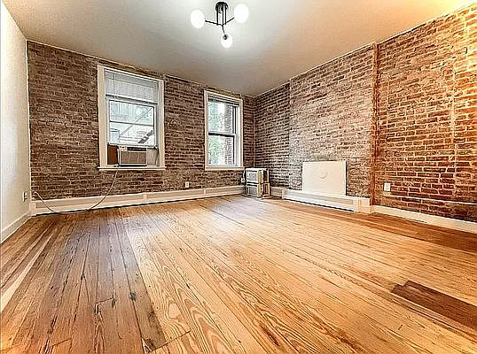 3rd image of 33 Crosby St #3RR