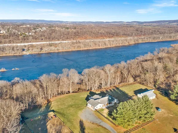 39586 Froggatt Ln, Lovettsville, VA 20180