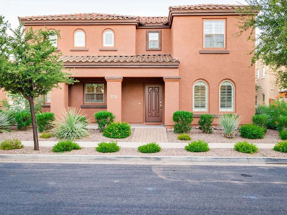 3327 E Loma Vista St