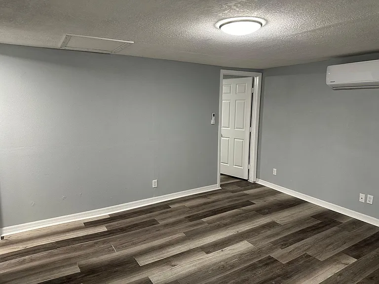 2435 Edwin St NE #4 — Photo 13