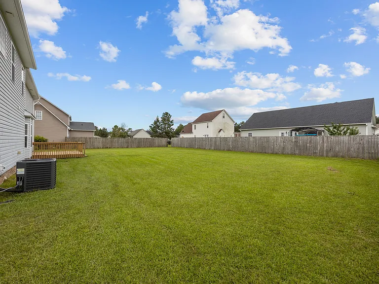 203 Macdonald Blvd — Photo 38