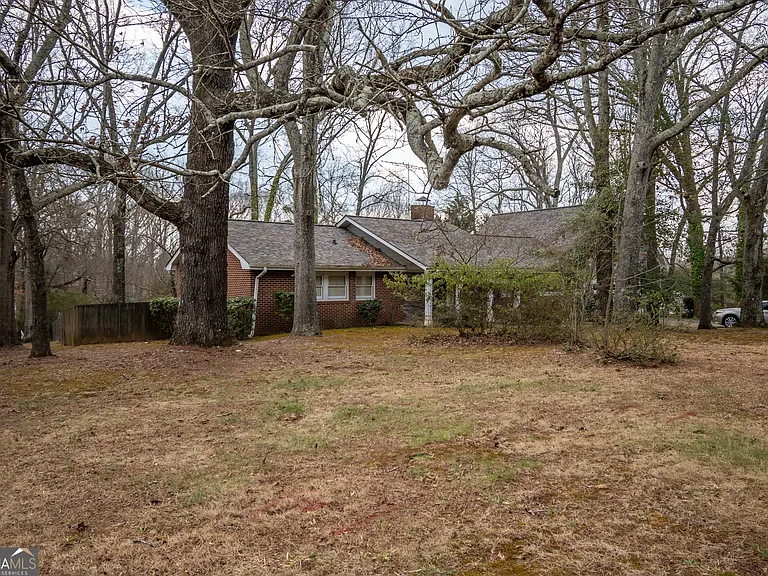 1380 Chestnut Hill Rd — Photo 9