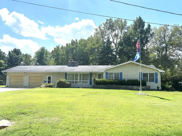 115 Sherwood Dr, Carlinville, IL 62626