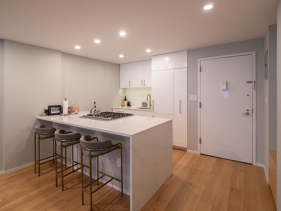 1st image of 222 W 14th St APT 3A