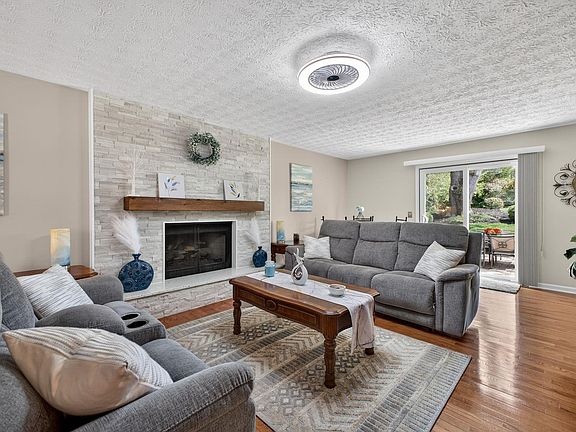 3rd image of 204 Windward Way