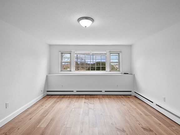 4th image of 121 Cambridge Rd #B