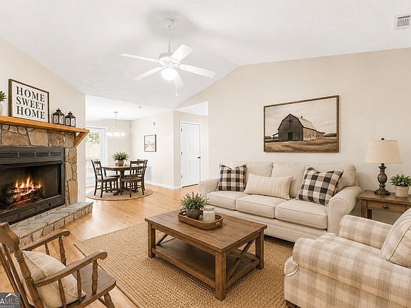 3rd image of 398 Gold Ridge Rd