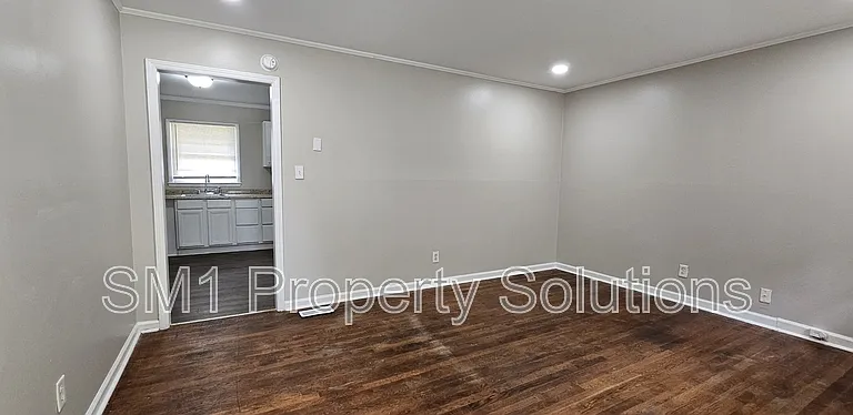 1702 Spry St — Photo 2
