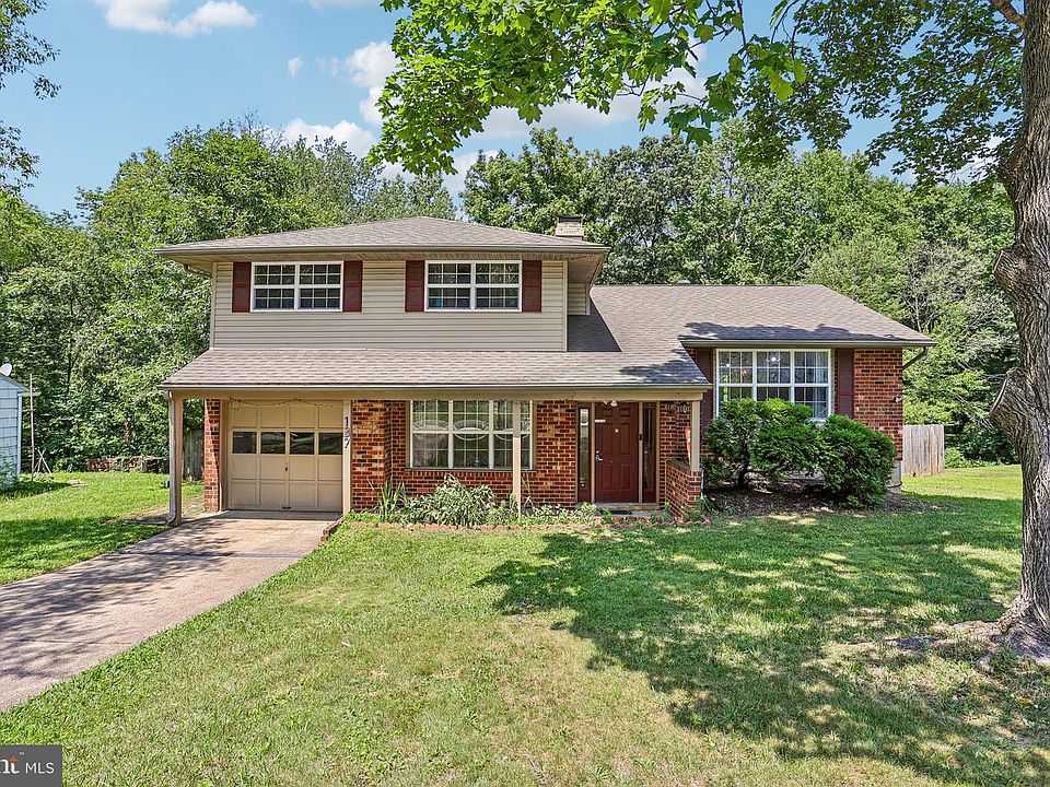 1st image of 137 Woodshade Dr