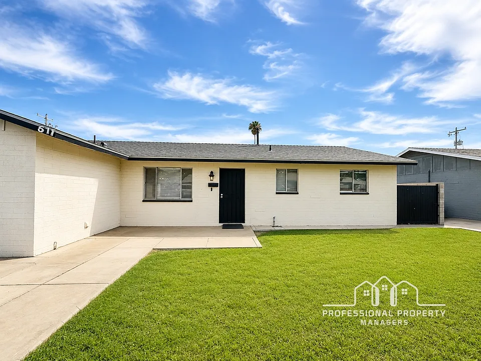 611 E Hacienda Dr