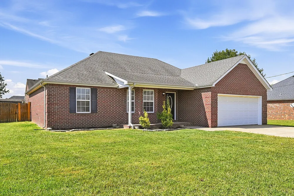 3 bed, 2.0 bath, 1382 sqft, $2,015 — Photo 3