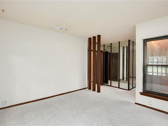 5th image of 5136 Gallahad Dr