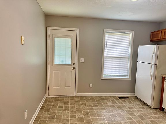 4th image of 926 Kingsbury Dr APT A