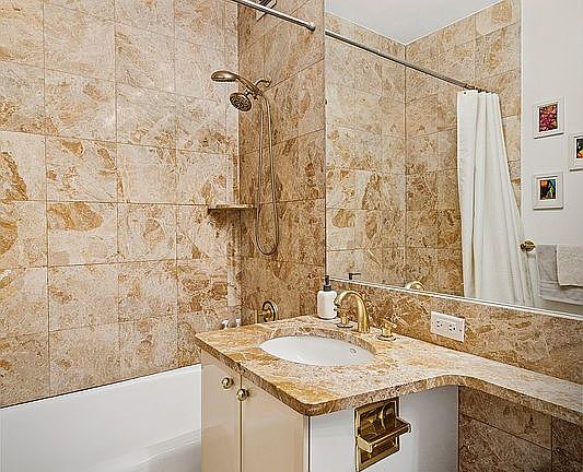 5th image of 200 Riverside Blvd APT 12B