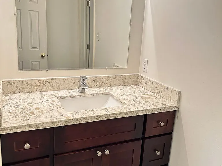 211 Greenbriar Dr — Photo 14