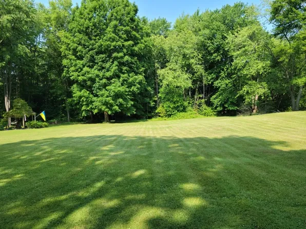 5 S Oakdale Ave, Hermitage, PA 16148