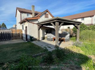 5720 Peer St, Niagara Falls, ON L2G 1X1