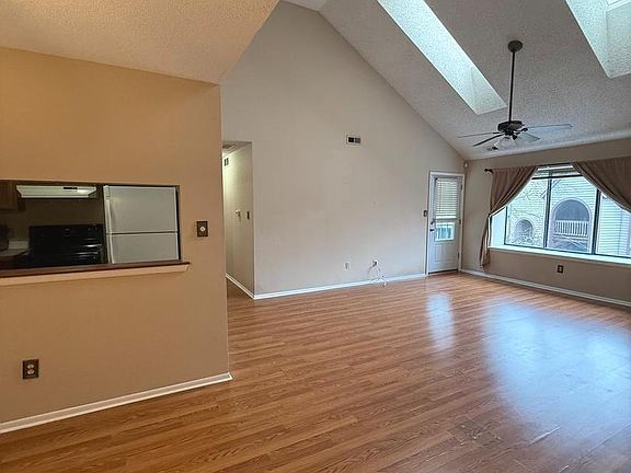 3rd image of 5115C Aberdeen Dr