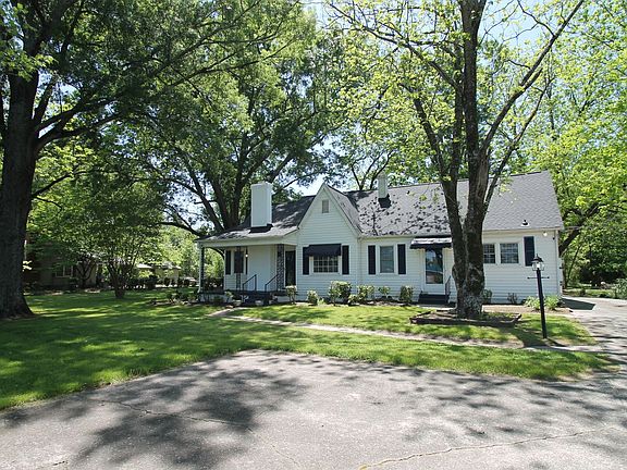 4th image of 1004 Anderson Rd S