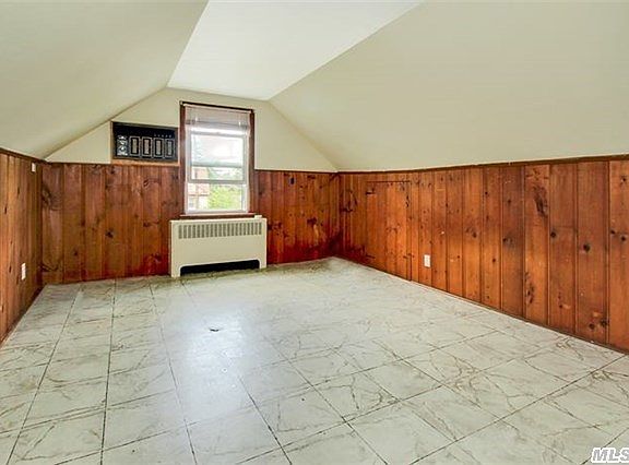 3rd image of 216 Manor Pkwy