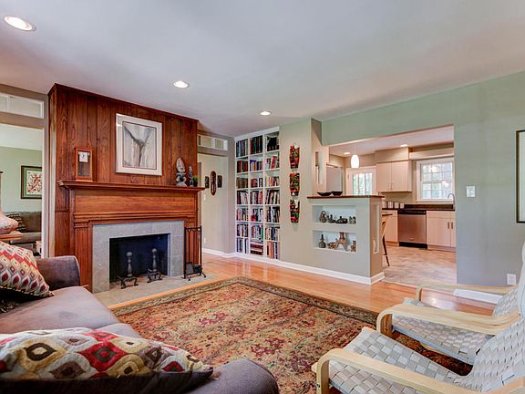 3rd image of 310 Elmwood Dr