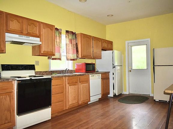 4th image of 327 York Ave