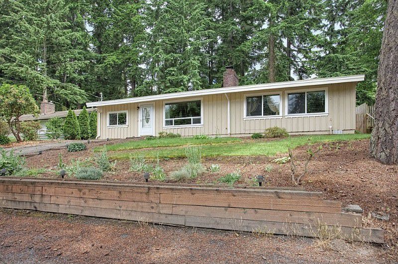 Charming rambler in desirable Northridge community! Updates started, just needs a few more finishing