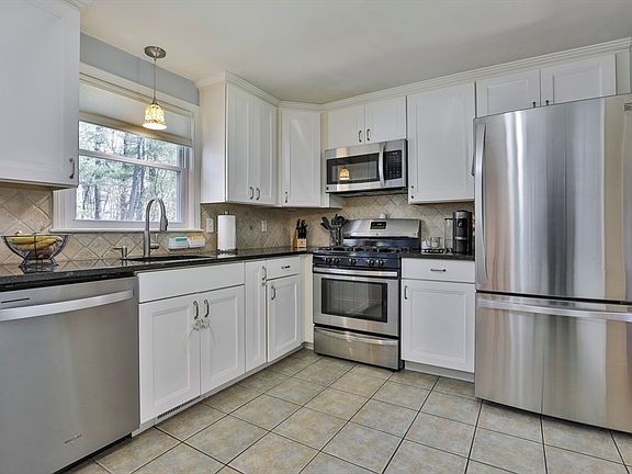 3rd image of 26 Clover Hill Dr